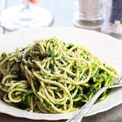 Spaghetti with Spinach Sauce
