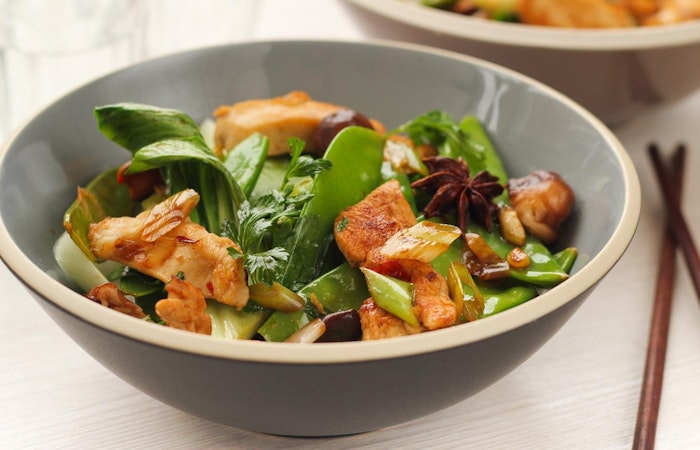 Chicken Stir-Fried with Pak Choi