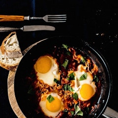 Caprese Skillet Eggs